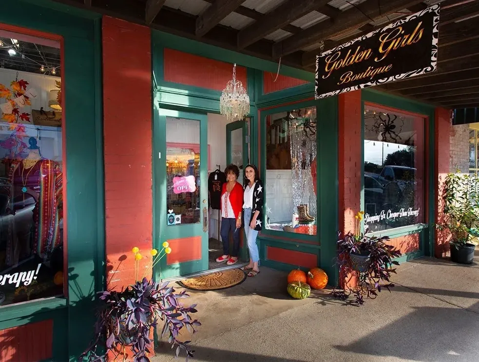 Golden Girls boutique facade in Smithville, Texas