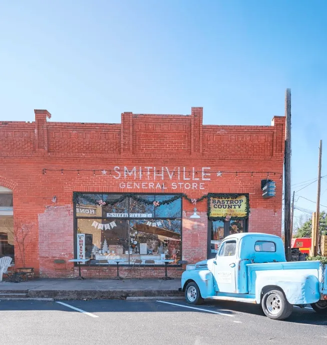 A front view of Smithville